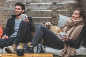 pareja con perro